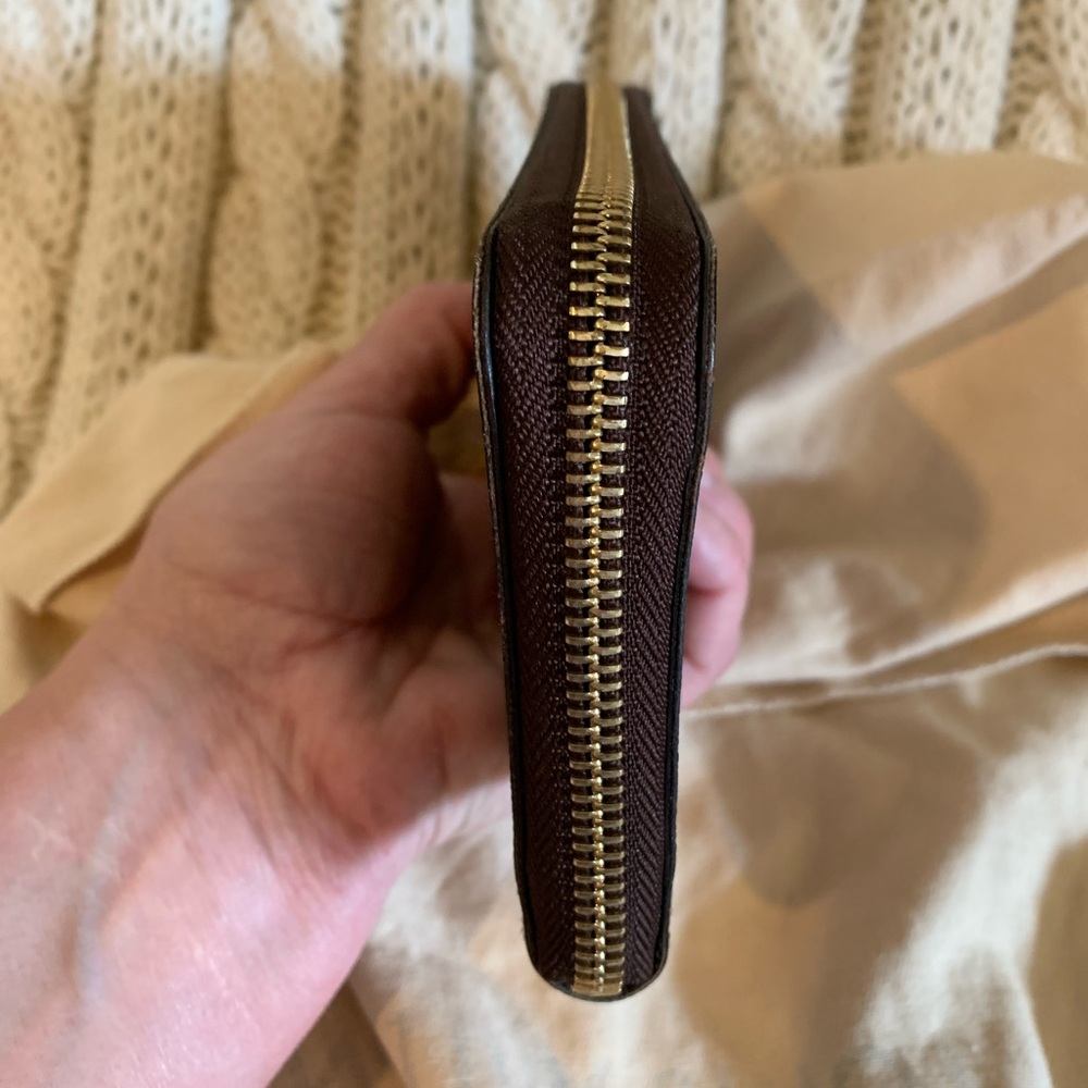 Louis Vuitton Brown Checkered Wallet with Gold Zipper # M12142 - Picture 13 of 16